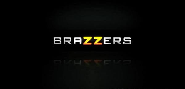  Brazzers - Mommy Got Boobs - (Julia Ann, Jessy Jones) - Trailer preview